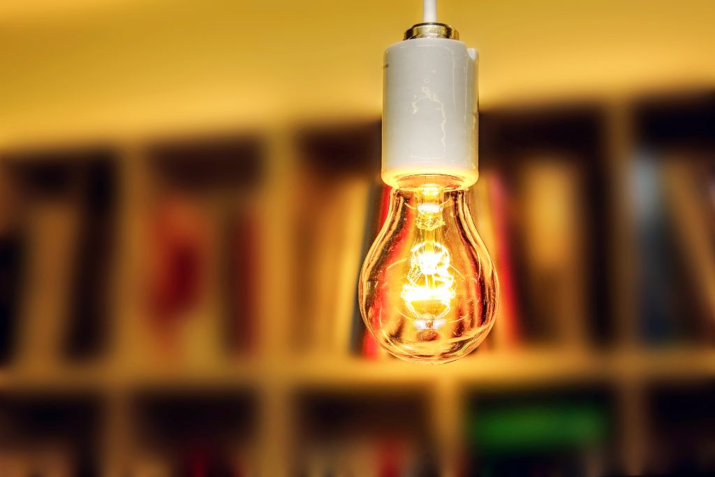 勉強に最適な明るさ 勉強カフェ 神戸三宮スタジオ 自習室よりも勉強カフェ